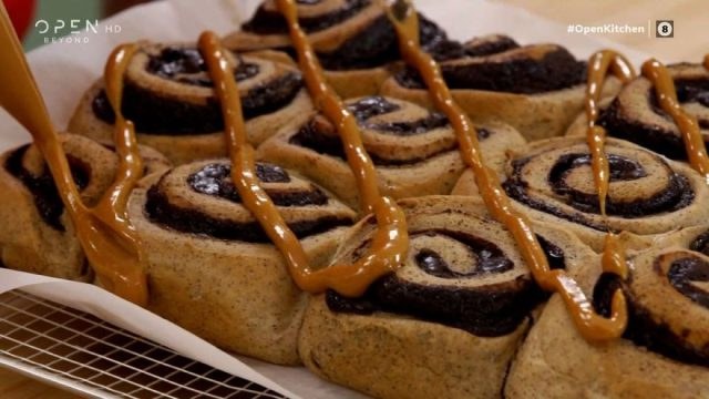 Συνταγή για ρολάκια κανέλας με καφέ και σοκολάτα