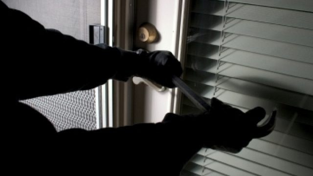 Ξυλοδαρμός οικογένειας στην Άνοιξη: Μπήκαν σε σπίτι με ρόπαλο και μαχαίρι – Θύμα και μια εγκυμονούσα