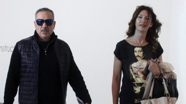 Το δράμα του Νότη Σφακιανάκη: Μια ζωή αφοσίωσης με την Κίλι που «έσβησε» ανήμερα των γενεθλίων του – Η γνωριμία τους στη Κω και ο γάμος