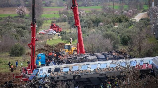 Τέμπη: Στο εδώλιο δύο ελεγκτές της Αρχής Διαφάνειας για τη Σύμβαση 717 – Παράσταση πολιτικής αγωγής από συγγενείς θυμάτων
