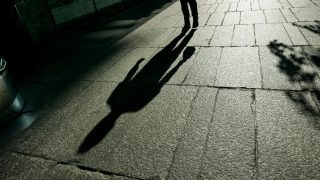 Αυτά είναι τα χαρακτηριστικά του «δράκου» που επιτίθεται σεξουαλικά σε γυναίκες σε Άλιμο και Πειραιά