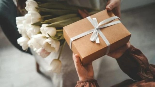 Ποιοι γιορτάζουν σήμερα, Δευτέρα 1 Δεκεμβρίου, σύμφωνα με το εορτολόγιο;