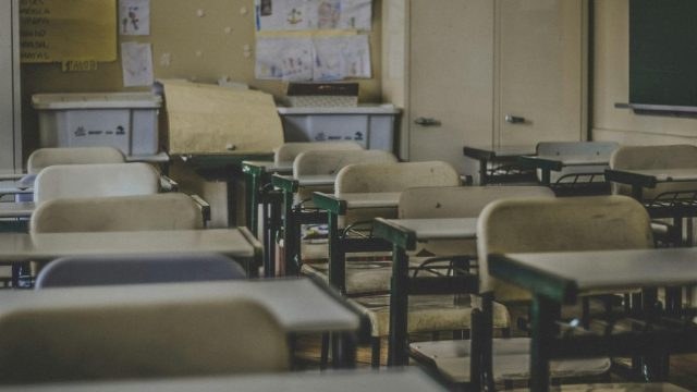 Αχαΐα: Δύο 15χρονοι πούλησαν ναρκωτικά στον 13χρονο που λιποθύμησε μέσα στην τάξη – Συνελήφθησαν και οι γονείς
