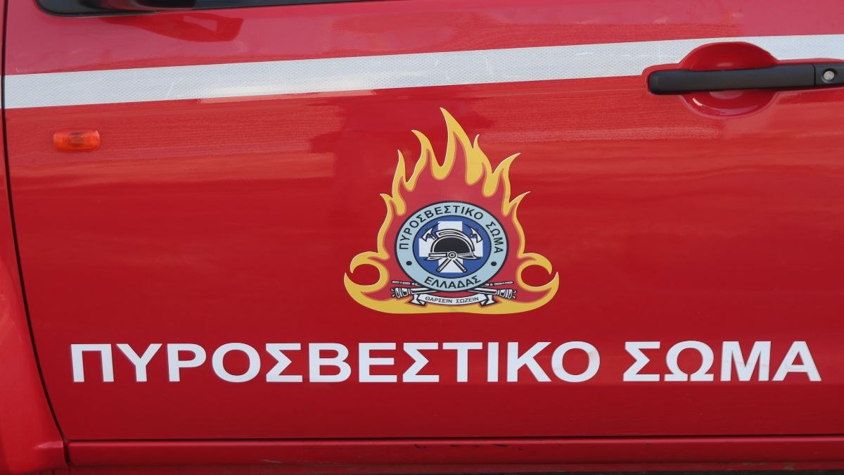 Μεγάλη πυρκαγιά σε εργοστάσιο τροφίμων στο Ηράκλειο