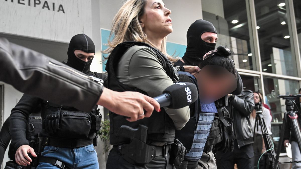 «Τρόμαξα και άρχισα να την χτυπάω, εκείνο το βράδυ δεν είχα πάρει φάρμακα»: Η ομολογία της 46χρονης δολοφόνου της 75χρονης στη Σαλαμίνα