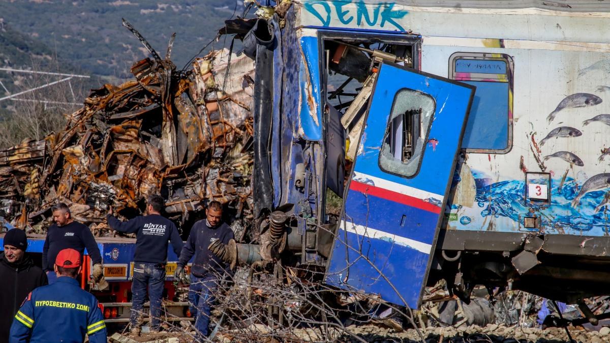 Τέμπη: Μόνο 10 οικογένειες υπέρ της εκταφής, 33 την απορρίπτουν – 14 απαντήσεις σε αναμονή