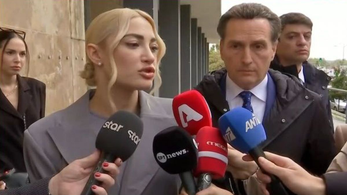 «Δεν έχω ζητήσει ούτε ένα ευρώ»: Οι πρώτες δηλώσεις της Ιωάννας Τούνη έξω από τα δικαστήρια για το revenge porn