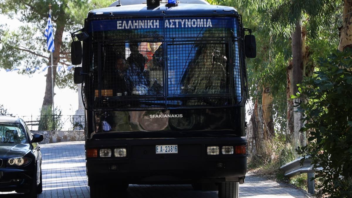 Βορίζια: Ισχυρή αστυνομική παρουσία στην κηδεία του 39χρονου – Φεύγουν από το χωριό μέλη της οικογένειας Φραγκιαδάκη