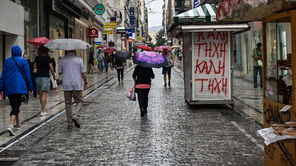 Έβρεξε μισή ώρα και πνίγηκε η Αθήνα: Απίστευτα βίντεο από την έντονη κακοκαιρία που χτύπησε την Αττική