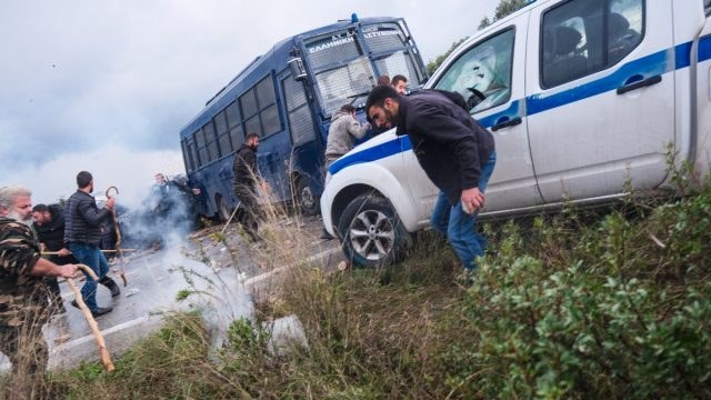 Χανιά: Βαρύ ποινικό παρελθόν για τους Κρητικούς αγρότες που συμμετείχαν σε επεισόδια – 25 άτομα ταυτοποιήθηκαν για κακουργήματα
