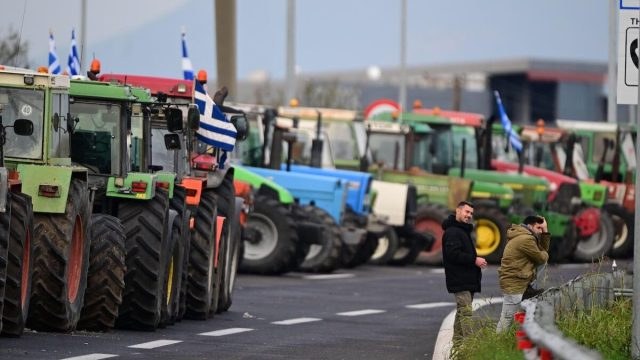 Η κλιμάκωση των αγροτικών κινητοποιήσεων και το σήμα διαλόγου από την κυβέρνηση