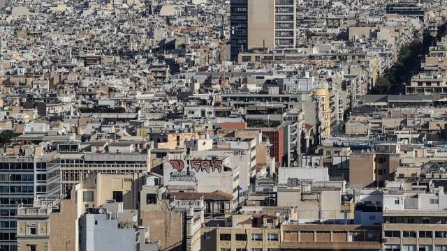 Ακίνητα 2026: Η «ακτινογραφία» της αγοράς – Βουτιά στις αγοραπωλησίες, «πάρτι» στις γονικές παροχές και οι περιοχές που οι τιμές «καίνε»