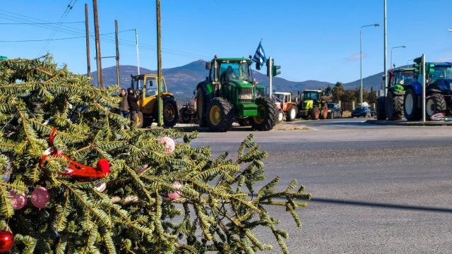 Κλειστή η Εθνική στο Μαρτίνο λόγω αγροτικών μπλόκων – Η Δημογλίδου για την επιστροφή των εκδρομέων
