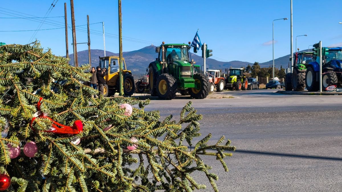 Κλειστή η Εθνική στο Μαρτίνο λόγω αγροτικών μπλόκων – Η Δημογλίδου για την επιστροφή των εκδρομέων