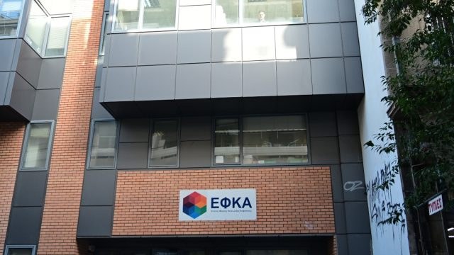 Τραγωδία στον Βόλο: Υπάλληλος του ΕΦΚΑ κατέρρευσε πάνω στο γραφείο του