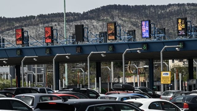 Έξοδος Χριστουγέννων 2025: Αυξημένη κίνηση προς Λαμία – Τι γίνεται στα μπλόκα σήμερα (24/12)
