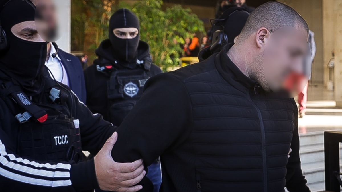 Διπλό φονικό στη Φοινικούντα: Στα δικαστήρια Καλαμάτας οι δύο συλληφθέντες – Αναμένεται να ζητήσουν προθεσμία