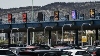 Φωτιά σε φορτηγό στα διόδια Αφιδνών – Διακοπή κυκλοφορίας στο ρεύμα προς Αθήνα