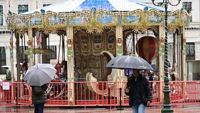 Καιρός: Χριστούγεννα με βροχή και καταιγίδες – Σε εξέλιξη η κακοκαιρία στην Αττική