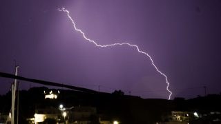 Καιρός 4/12: Με ισχυρές βροχές και καταιγίδες η κακοκαιρία Byron – Η πρόγνωση Τσατραφύλλια και Αρναούτογλου
