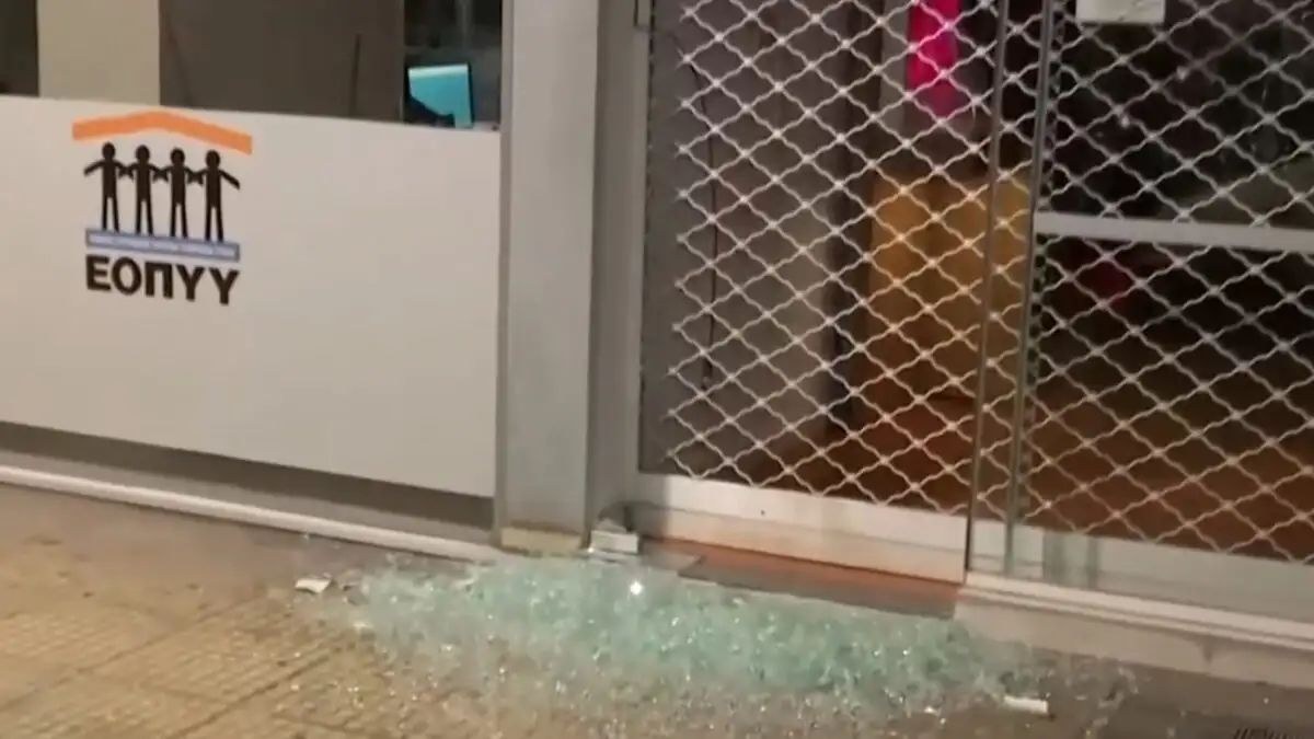 Κουκάκι: Ζημιές από επίθεση σε καταστήματα και ΑΤΜ μετά από πορεία