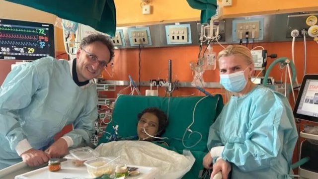«Μας έδωσαν μια νέα ζωή» – Συγκινεί η μητέρα του 18χρονου Μάριου για τη μεταμόσχευση ήπατος στο Τορίνο