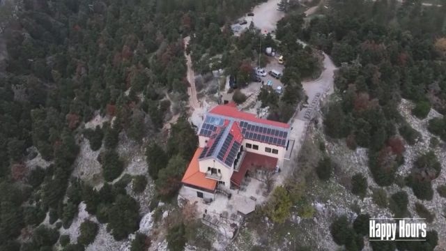 Η τέλεια εξόρμηση για τις ημέρες των γιορτών: Μπάφι, εκεί που η Αθήνα «συναντά» τα σύννεφα