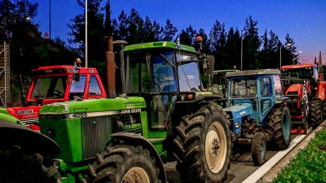 Ενισχύεται το μπλόκο των αγροτών στη Νίκαια της Λάρισας: Στόχος η υπέρβαση των 1.000 τρακτέρ -Διατεθειμένοι να κατασκηνώσουν στις Εθνικές για τις γιορτές