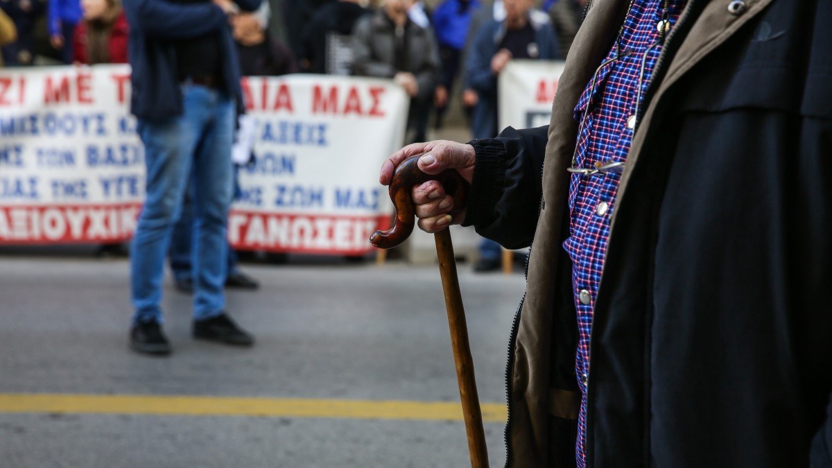 Συντάξεις Φεβρουαρίου 2026: Νωρίτερα οι πληρωμές – Πότε θα φανούν τα χρήματα στους λογαριασμούς