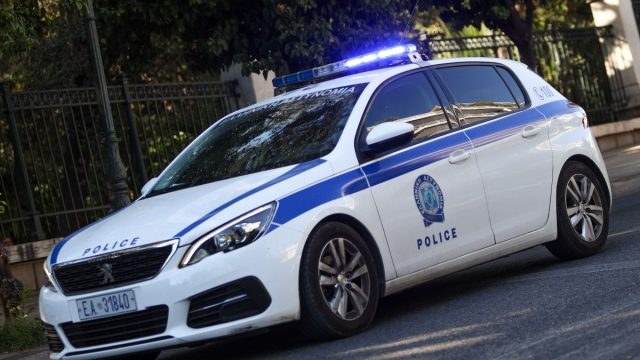 Ταύρος: Ένοπλη ληστεία σε πρακτορείο τυχερών παιχνιδιών μέρα-μεσημέρι – Μαχαίρωσε υπάλληλο, την κλείδωσε σε γραφείο και άρπαξε 10.000 ευρώ