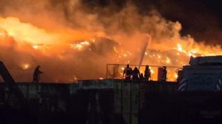 Θεσσαλονίκη: Φωτιά σε εταιρεία ανακύκλωσης στα Διαβατά – Επιχειρούν ισχυρές δυνάμεις