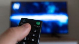 Τηλεθέαση 22/12: Ανατροπές στα νούμερα της Δευτέρας – Ποιοι κλαίνε, ποιοι γελάνε