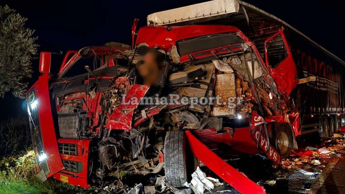 Σοβαρό τροχαίο στην Αθηνών – Λαμίας: Νταλίκες συγκρούστηκαν μετωπικά – Δύο τραυματίες