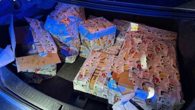 Χριστουγεννιάτικα δώρα… με ναρκωτικά: Συνελήφθη 23χρονος με 25 κιλά μεθαμφεταμίνης στις ΗΠΑ