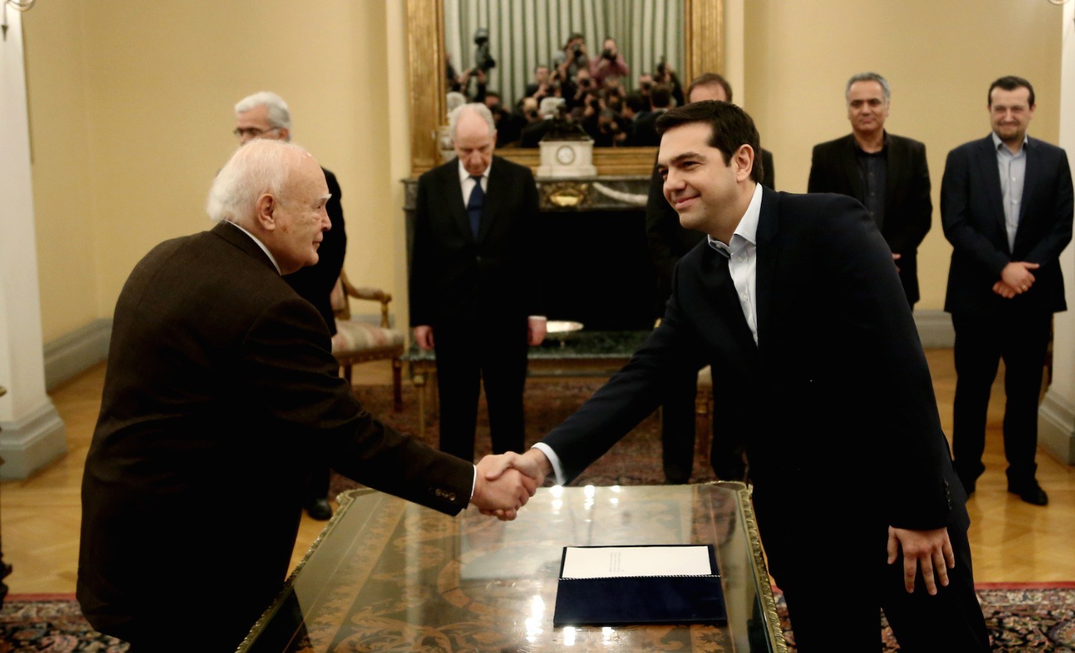 Σαν σήμερα, 26 Ιανουαρίου 2015: Σχηματίζεται κυβέρνηση συνεργασίας ΣΥΡΙΖΑ – ΑΝΕΛ και ο Αλέξης Τσίπρας ορκίζεται πρωθυπουργός με πολιτικό όρκο