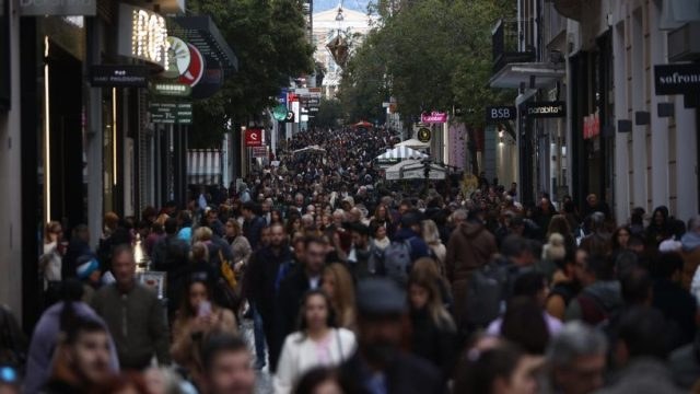 Φορολογική «θηλιά» στην εργασία: Γιατί οι Έλληνες παραμένουν οι πιο επιβαρυμένοι στην Ευρώπη