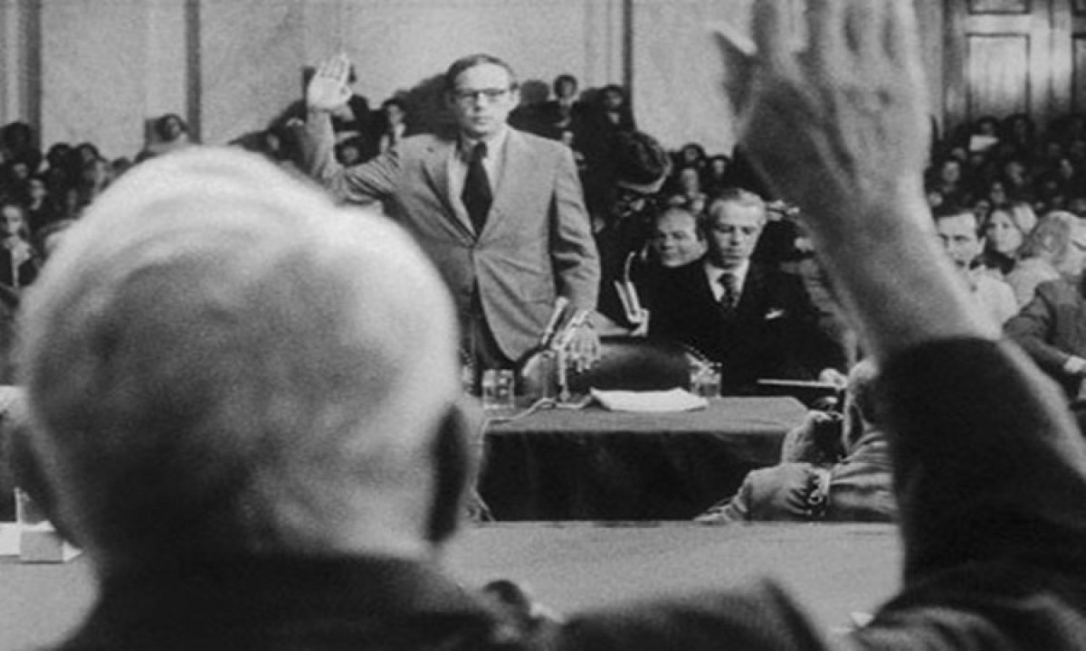 Αρχίζει η δίκη για το σκάνδαλο Γουότεργκεϊτ.