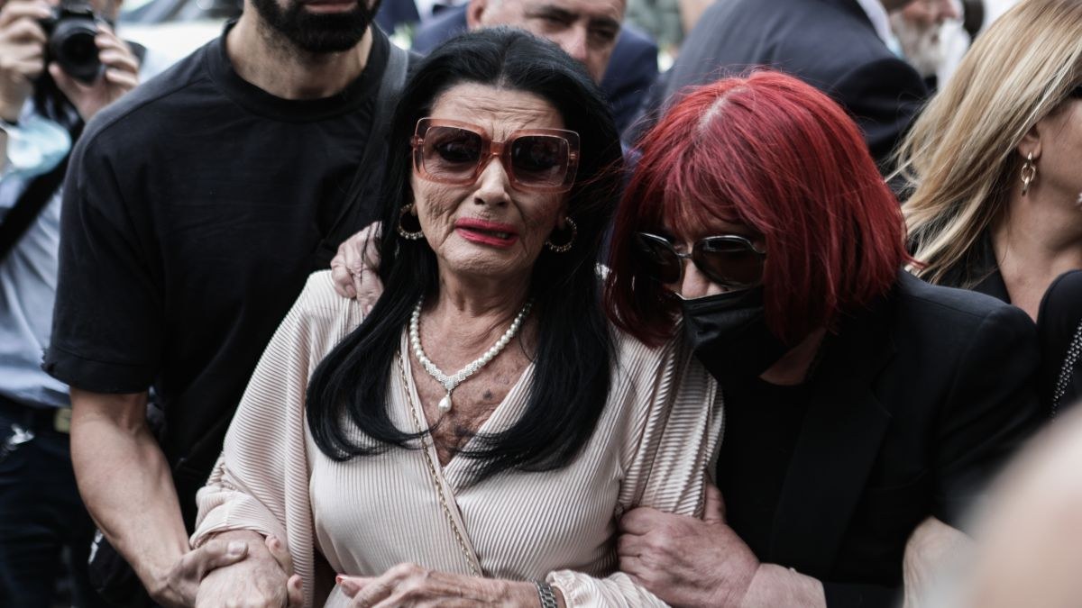 Ζωζώ Σαπουντζάκη: Διέρρευσε ότι… πέθανε! Η «Βασίλισσα της Νύχτας» έχει επιστρέψει υγιής σπίτι της