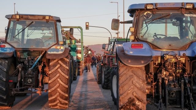 Μπλόκα αγροτών: Όλα τα βλέμματα στην πανελλαδική σύσκεψη – «Δεν μπορούν να μας λυγίσουν» διαμηνύουν