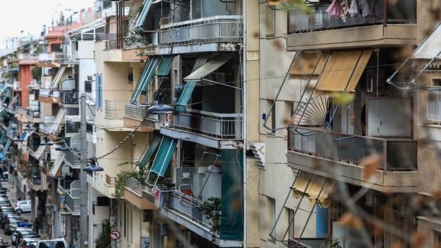 Γονικές παροχές: Πάνω από 100.000 μεταβιβάσεις το 2025 – Οι παγίδες που φέρνουν πρόστιμα