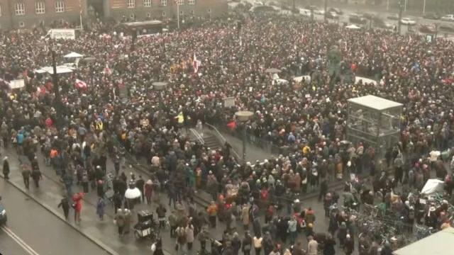 Κοπεγχάγη: Χιλιάδες διαδηλωτές κατά των φιλοδοξιών Τραμπ για τη Γροιλανδία