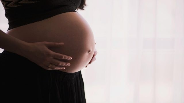 Σοκαριστικό ιατρικό λάθος: Κλινική γονιμότητας εμφύτευσε σε γυναίκα έμβρυο άλλου ζευγαριού