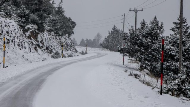 Συναγερμός για την κακοκαιρία: Στο «κόκκινο» η Αττική και άλλες 4 περιοχές – Πού θα «χτυπήσουν» χιόνια και καταιγίδες