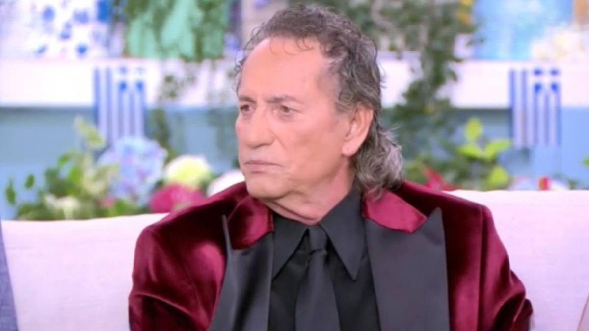 Μάκης Χριστοδουλόπουλος: Στο «σφυρί» το παραθαλάσσιο ακίνητό του – Χρωστούσε 10.000 ευρώ