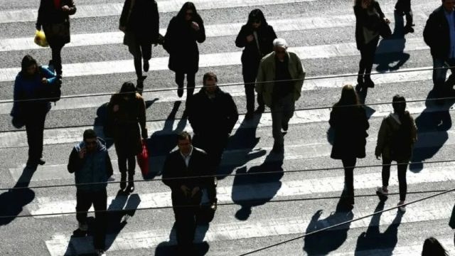 Ο κατώτατος μισθός σε νέα τροχιά από τον Απρίλιο – Στόχος τα 920 ευρώ
