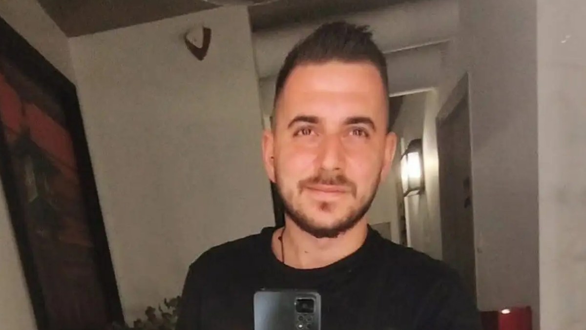 Θρήνος για τα θύματα του ΠΑΟΚ: «Και οι επτά είναι “ψηλά”, ο αδελφός μου είναι στους νεκρούς»