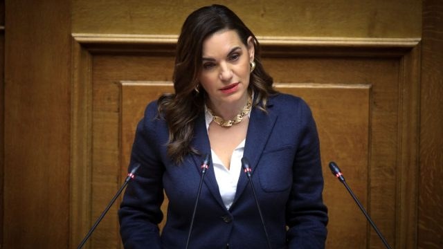 Ωμή παρέμβαση στο οικογενειακό δίκαιο με φωτογραφική διάταξη που «έτρεξε» να εκμεταλλευτεί η Όλγα Κεφαλογιάννη