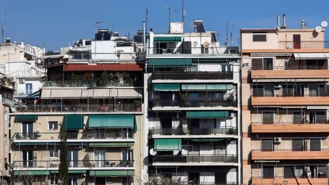 Ενοίκια «φωτιά» και γκαρσονιέρες των 1.000 ευρώ: Σε απόγνωση χιλιάδες νοικοκυριά – Πού οδηγείται η στεγαστική κρίση