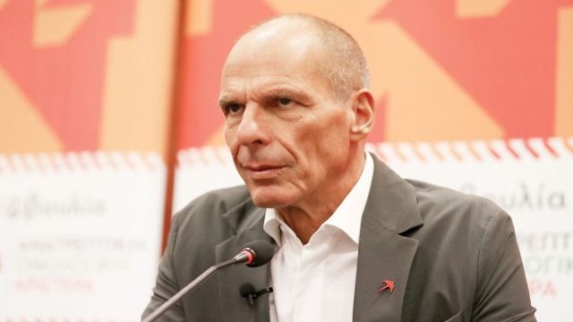 Γιάνης Βαρουφάκης: Παρέμβαση της αστυνομίας σπίτι του – Κλήθηκε σε προκαταρκτική εξέταση για τις δηλώσεις του περί ecstasy
