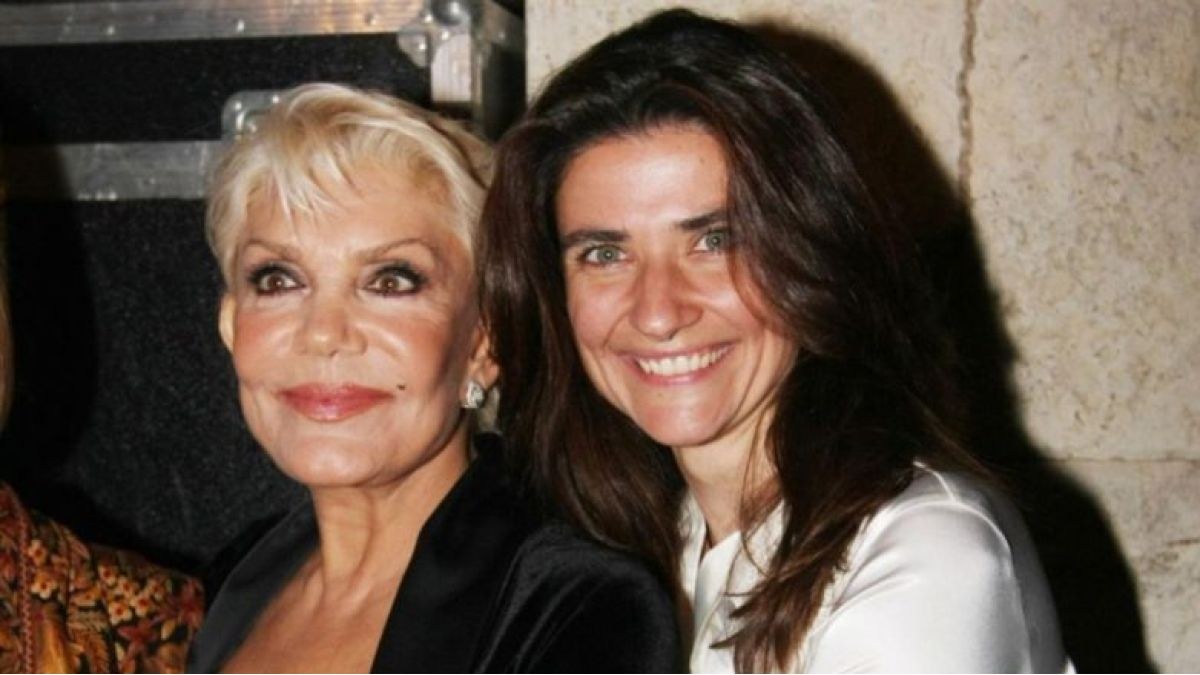 Μια σπάνια στιγμή αγάπης ανάμεσα στη Μαρινέλλα και την κόρη της, Τζωρτίνα Σερπιέρη